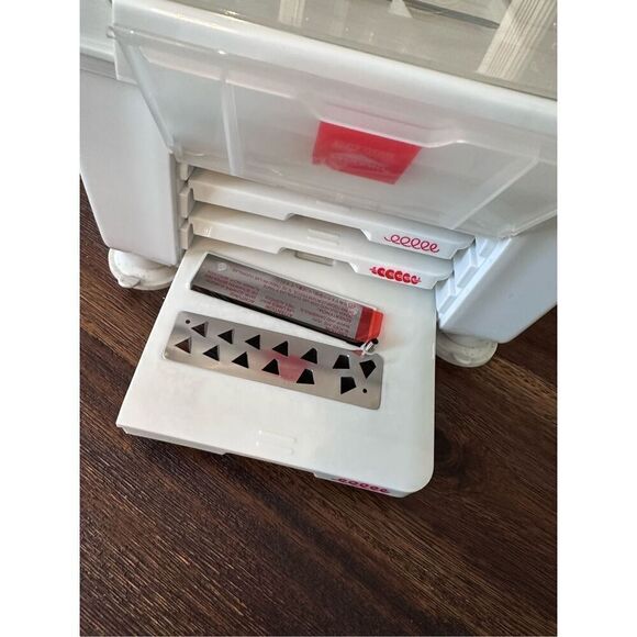 Paderno World Cuisine veggie spiralizer tool and cookbook - Picture 5 of 15